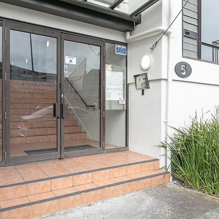 Roomy High-Ceiling Loft Apartment - Free Parking! オークランド エクステリア 写真