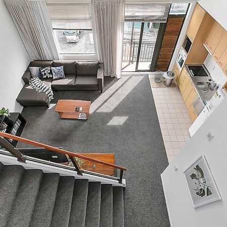 Roomy High-Ceiling Loft Apartment - Free Parking! オークランド エクステリア 写真