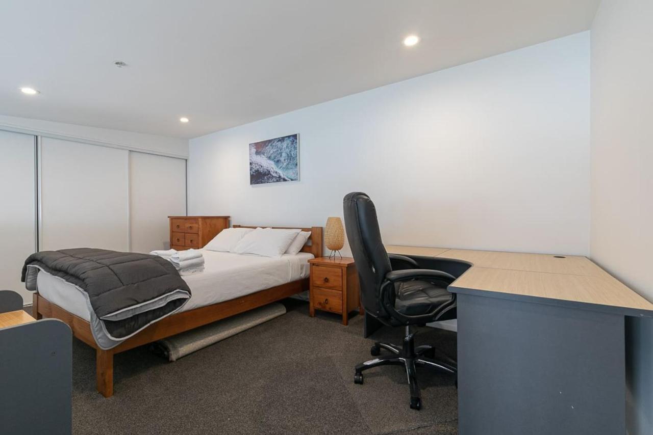 Roomy High-Ceiling Loft Apartment - Free Parking! オークランド エクステリア 写真